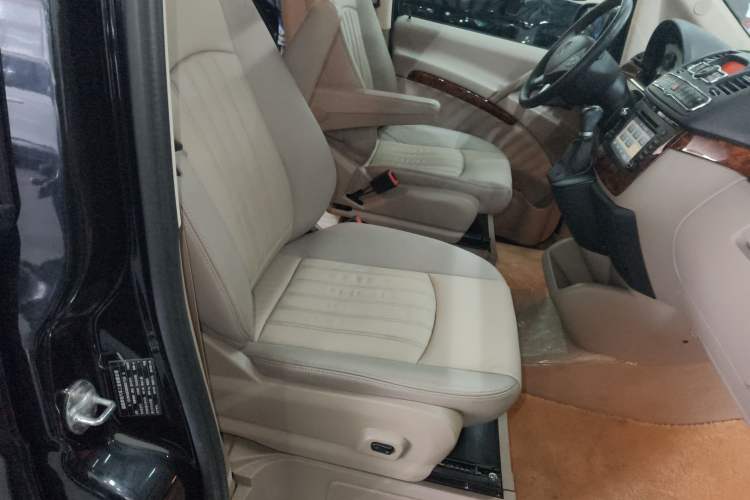 Used Mercedes-Benz Viano 2013 3.0L Navigator Edition Right Front Seat