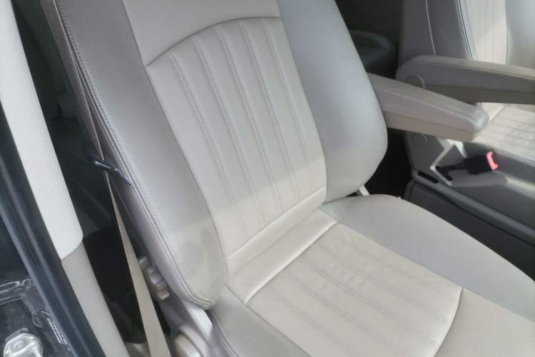 Used Mercedes-Benz Viano 2013 3.0L Comfort Edition Right Front Seat