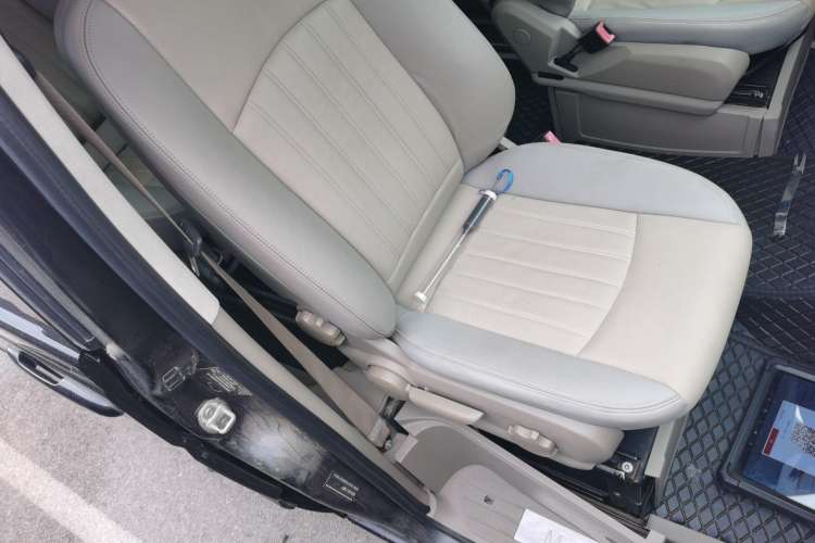 Used Mercedes-Benz Viano 2013 3.0L Comfort Edition Right Front Seat