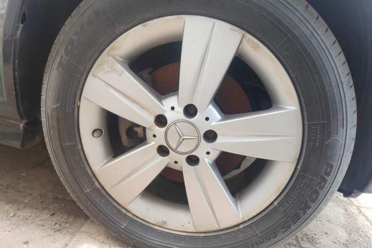 Used Mercedes-Benz Viano 2013 3.0L Comfort Edition Right Front Wheel Hub