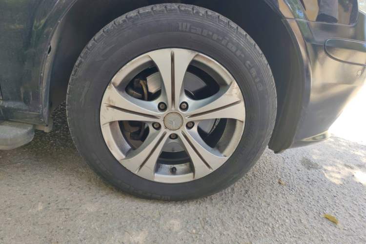 Used Mercedes-Benz Viano 2013 3.0L Navigator Edition Right Front Wheel Hub