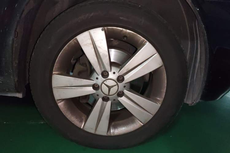 Used Mercedes-Benz Viano 2013 3.0L Comfort Edition Right Front Wheel Hub