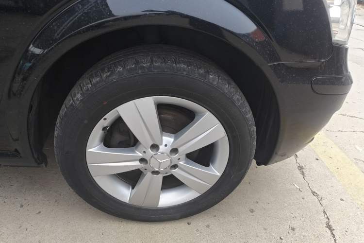 Used Mercedes-Benz Viano 2013 3.0L Comfort Edition Right Front Wheel Hub