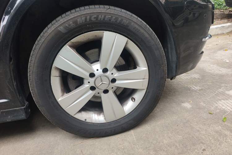 Used Mercedes-Benz Viano 2013 3.0L Navigator Edition Right Front Wheel Hub