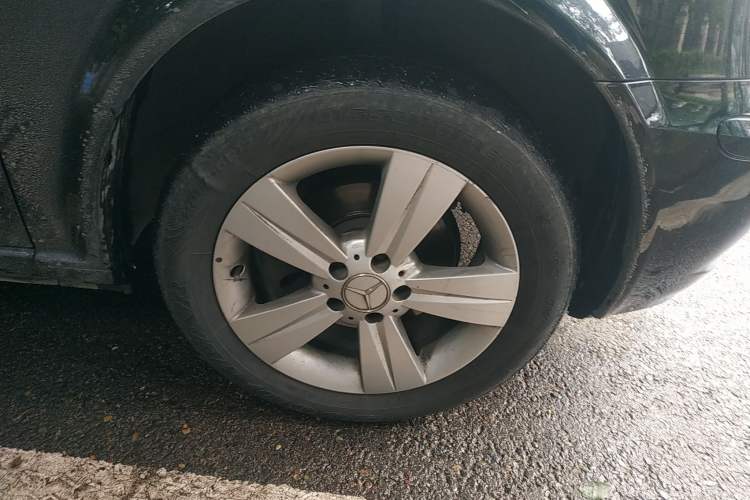 Used Mercedes-Benz Viano 2013 3.0L Navigator Edition Right Front Wheel Hub