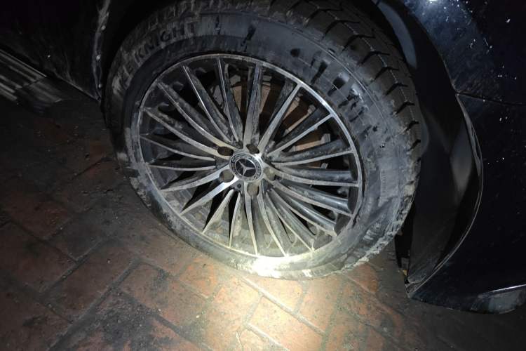 Used Mercedes-Benz Viano  Right Front Wheel Hub
