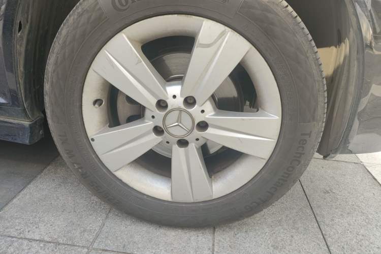 Used Mercedes-Benz Viano 2013 3.0L Comfort Edition Right Front Wheel Hub