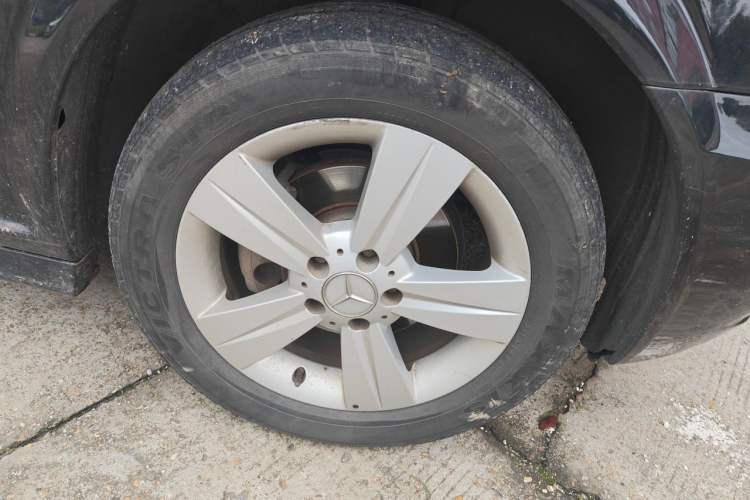 Used Mercedes-Benz Viano 2013 3.0L Comfort Edition Right Front Wheel Hub