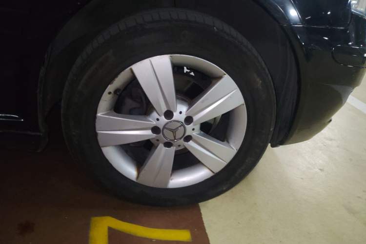 Used Mercedes-Benz Viano 2013 3.0L Comfort Edition Right Front Wheel Hub