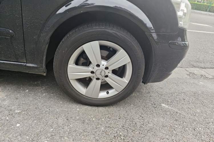Used Mercedes-Benz Viano 2013 3.0L Navigator Edition Right Front Wheel Hub