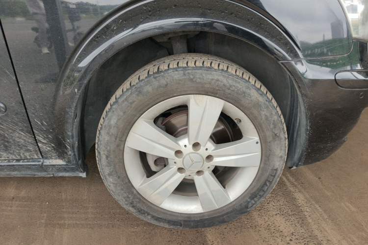Used Mercedes-Benz Viano 2013 3.0L Navigator Edition Right Front Wheel Hub