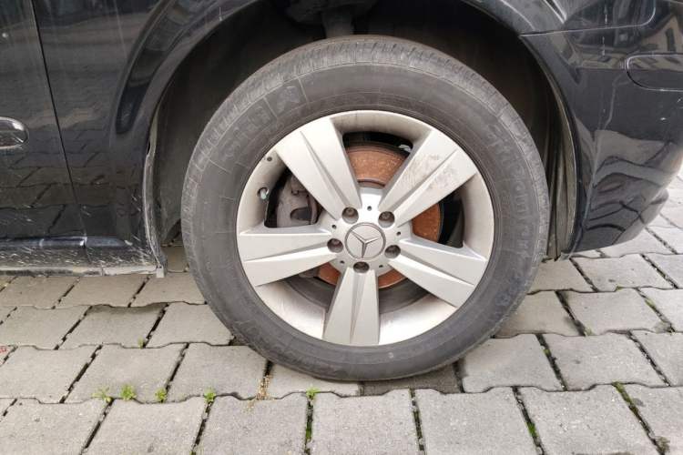 Used Mercedes-Benz Viano 2013 3.0L Comfort Edition Right Front Wheel Hub