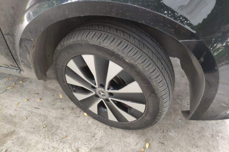 Used Mercedes-Benz Viano 2013 3.0L Navigator Edition Right Front Wheel Hub