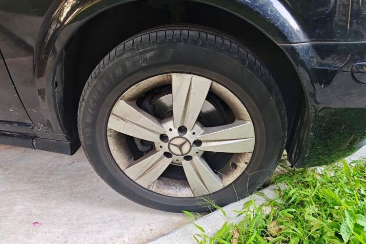 Used Mercedes-Benz Viano 2013 3.0L Navigator Edition Right Front Wheel Hub