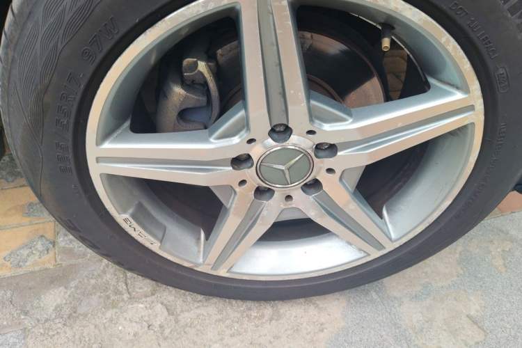 Used Mercedes-Benz Viano 2013 3.0L Navigator Edition Right Front Wheel Hub