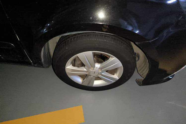 Used Mercedes-Benz Viano 2013 3.0L Comfort Edition Right Front Wheel Hub