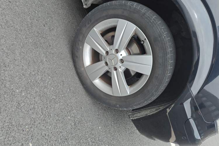 Used Mercedes-Benz Viano 2013 3.0L Comfort Edition Right Front Wheel Hub
