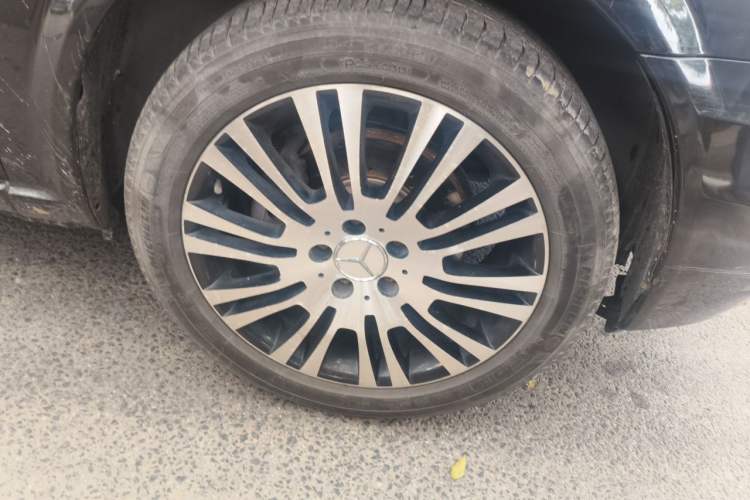 Used Mercedes-Benz Viano 2013 3.0L Comfort Edition Right Front Wheel Hub