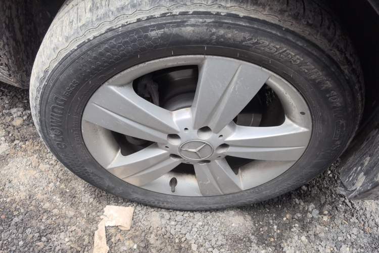 Used Mercedes-Benz Viano 2013 3.0L Comfort Edition Right Front Wheel Hub