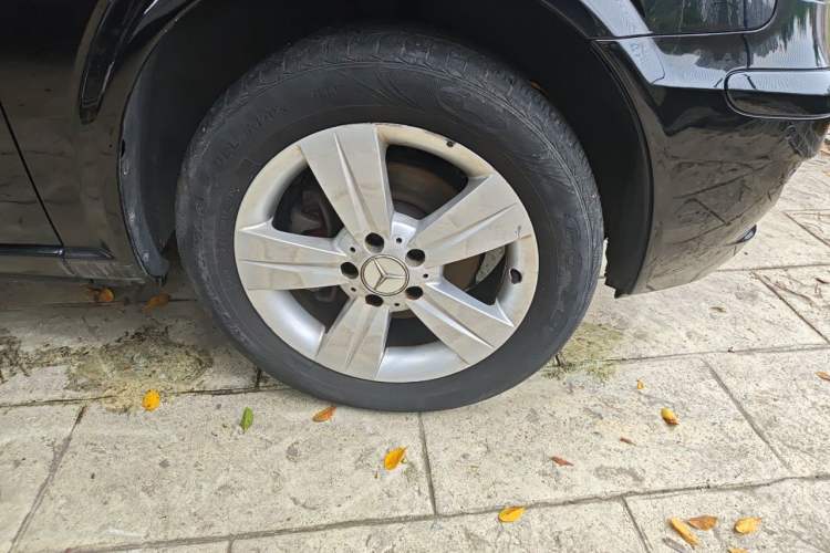 Used Mercedes-Benz Viano 2013 3.0L Navigator Edition Right Front Wheel Hub