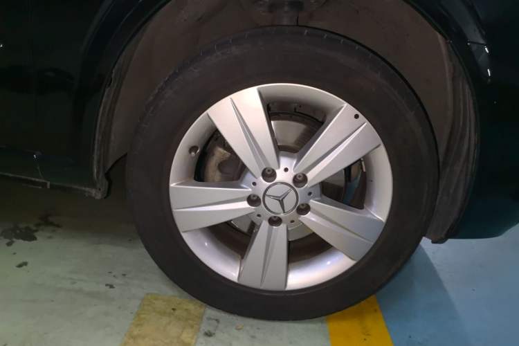 Used Mercedes-Benz Viano 2013 3.0L Comfort Edition Right Front Wheel Hub