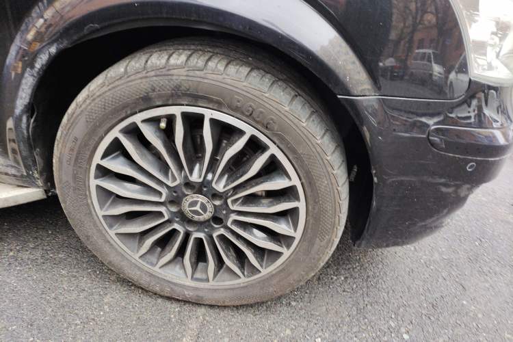 Used Mercedes-Benz Viano 2013 3.0L Navigator Edition Right Front Wheel Hub