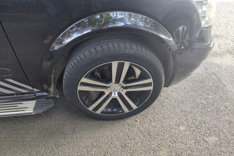 Used Mercedes-Benz Viano 2013 3.0L Comfort Edition Right Front Wheel Hub