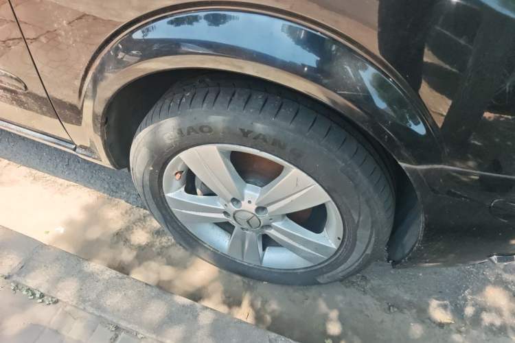 Used Mercedes-Benz Viano 2013 3.0L Navigator Edition Right Front Wheel Hub