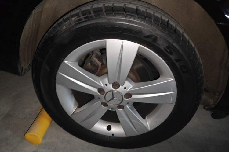 Used Mercedes-Benz Viano 2013 3.0L Comfort Edition Right Front Wheel Hub