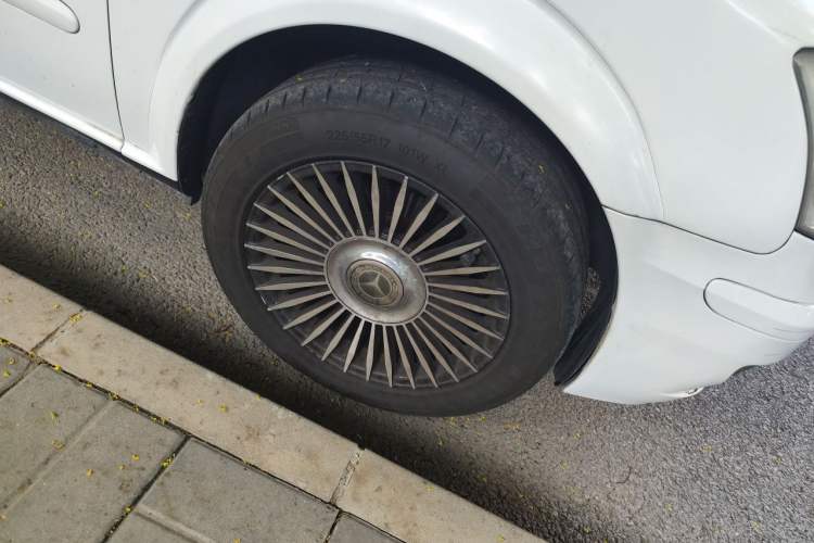 Used Mercedes-Benz Viano 2013 3.0L Navigator Edition Right Front Wheel Hub