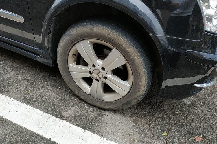 Used Mercedes-Benz Viano 2013 3.0L Navigator Edition Right Front Wheel Hub