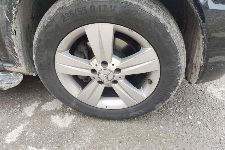 Used Mercedes-Benz Viano 2013 3.0L Hospitality Edition Right Front Wheel Hub