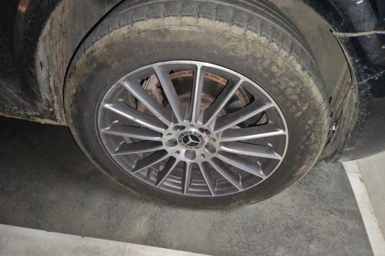 Used Mercedes-Benz Viano 2013 3.0L Navigator Edition Right Front Wheel Hub