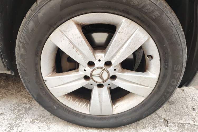 Used Mercedes-Benz Viano 2013 3.0L Hospitality Edition Right Front Wheel Hub
