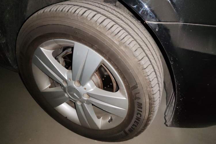 Used Mercedes-Benz Viano 2013 3.0L Comfort Edition Right Front Wheel Hub