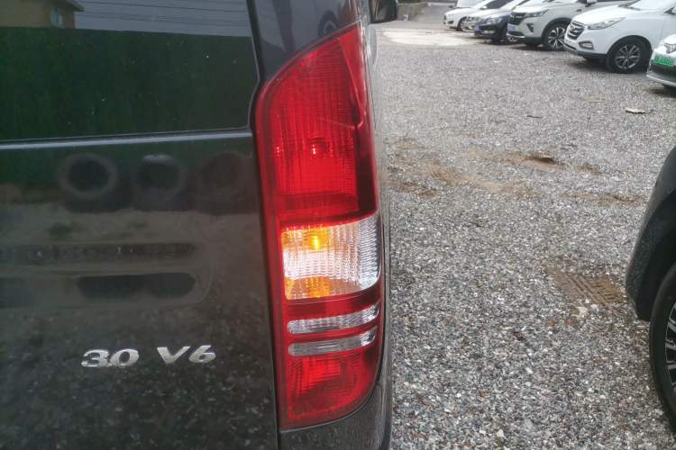 Used Mercedes-Benz Viano 2013 3.0L Comfort Edition Right Rear Taillight