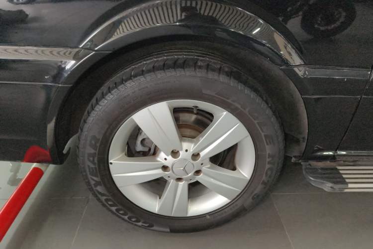 Used Mercedes-Benz Viano 2013 3.0L Navigator Edition Right Rear Wheel Hub