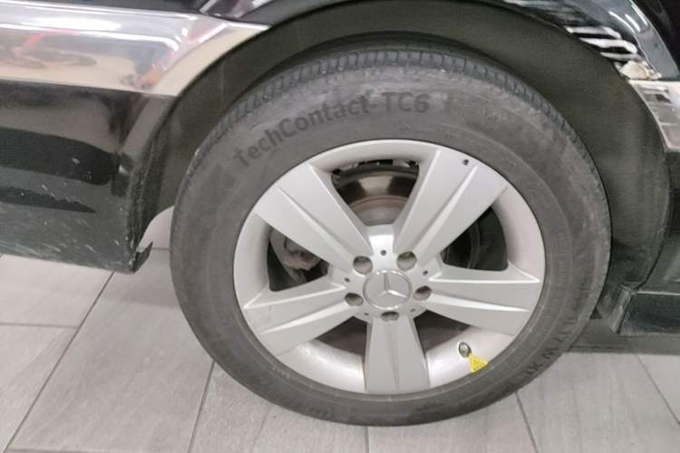 Used Mercedes-Benz Viano 2013 3.0L Comfort Edition Right Rear Wheel Hub