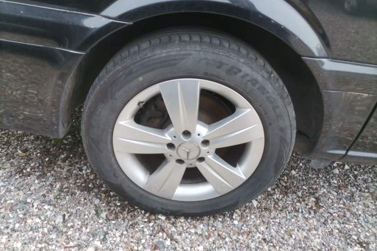 Used Mercedes-Benz Viano 2013 3.0L Comfort Edition Right Rear Wheel Hub