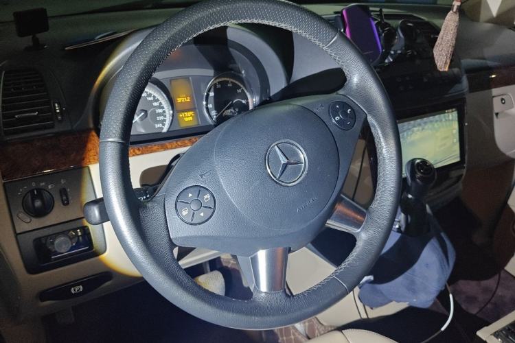Used Mercedes-Benz Viano 2013 3.0L Comfort Edition Steering Wheel