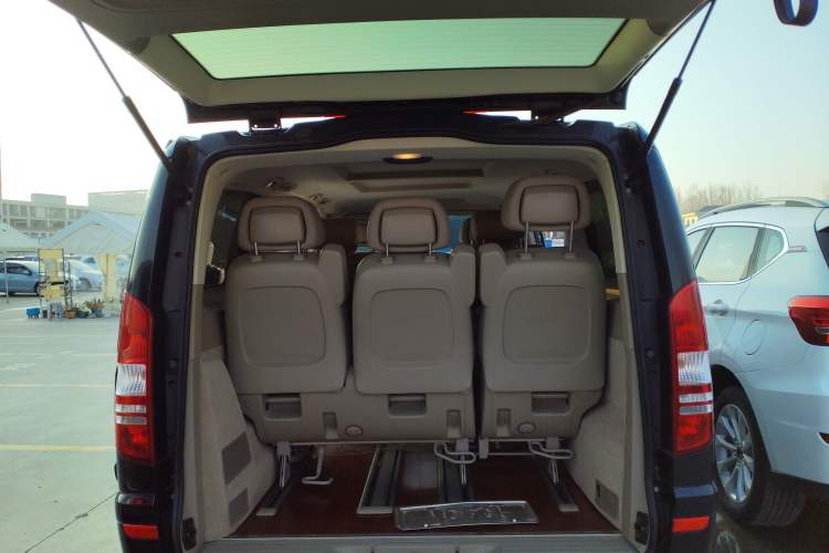 Used Mercedes-Benz Viano 2013 3.0L Comfort Edition Trunk