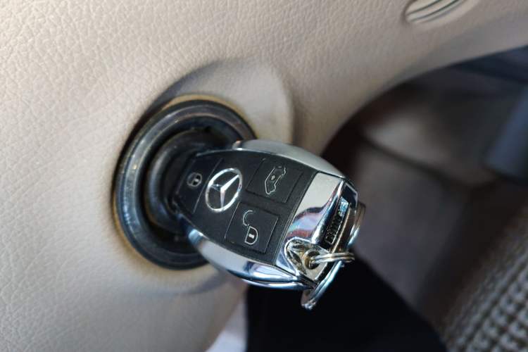 Used Mercedes-Benz Viano 2013 3.0L Navigator Edition Vehicle Key