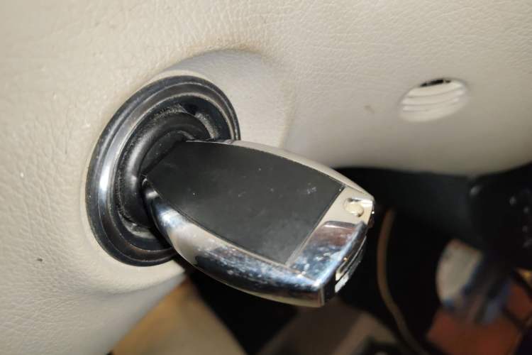 Used Mercedes-Benz Viano 2013 3.0L Comfort Edition Vehicle Key