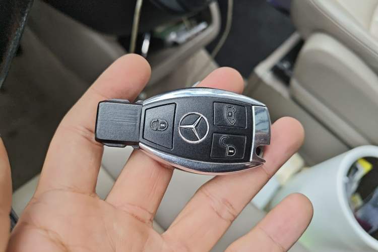 Used Mercedes-Benz Viano 2013 3.0L Navigator Edition Vehicle Key