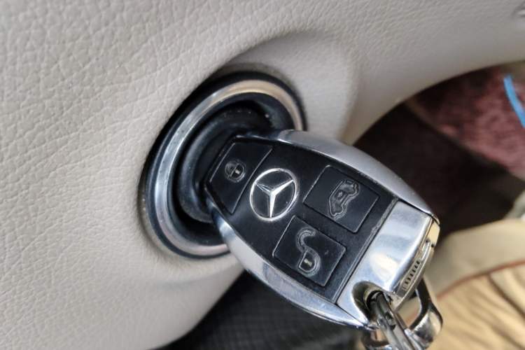 Used Mercedes-Benz Viano 2013 3.0L Comfort Edition Vehicle Key