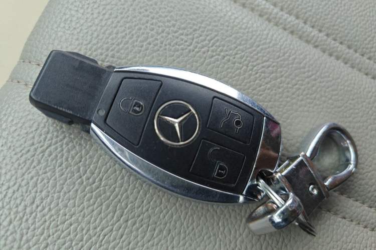 Used Mercedes-Benz Viano 2013 3.0L Comfort Edition Vehicle Key
