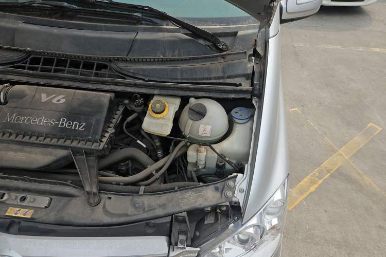 Used Mercedes-Benz Viano 2013 3.5L Haoci version Engine Bay Left
