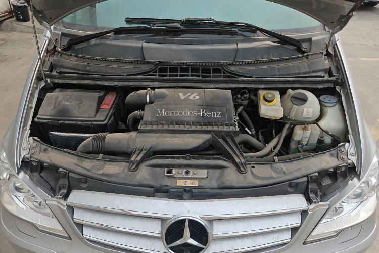 Used Mercedes-Benz Viano 2013 3.5L Haoci version Engine Bay