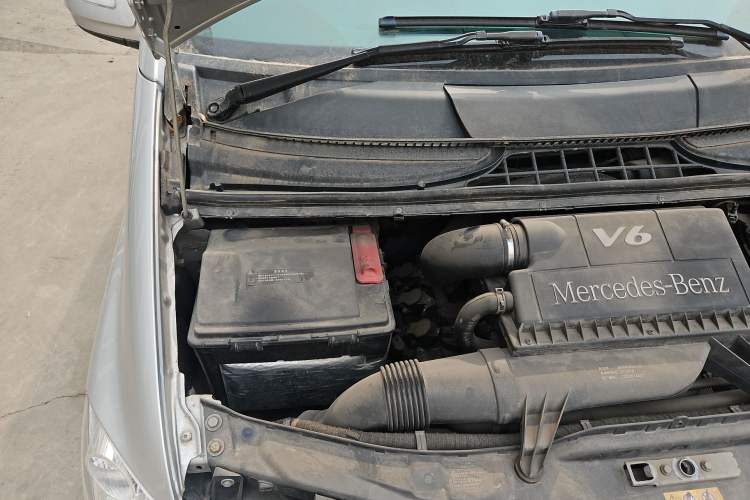 Used Mercedes-Benz Viano 2013 3.5L Haoci version Engine Bay Right