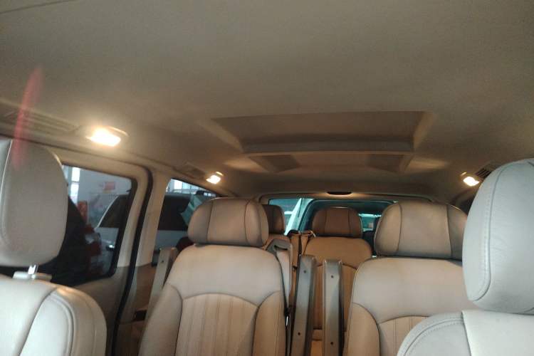 Used Mercedes-Benz Viano 2013 3.0L Hospitality Edition Headliner